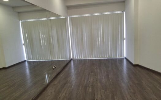 Ground Floor Shop ideal for office