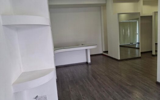 Ground Floor Shop ideal for office