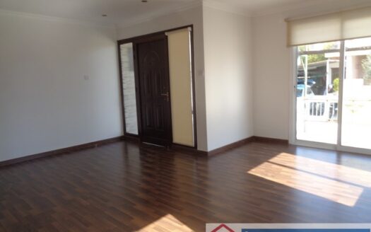 House for office with structure cabling 135m2