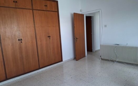 220m2 plus verandas upper floor office on Spyrou Kyrprianou