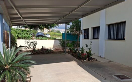 220m2 plus verandas upper floor office on Spyrou Kyrprianou