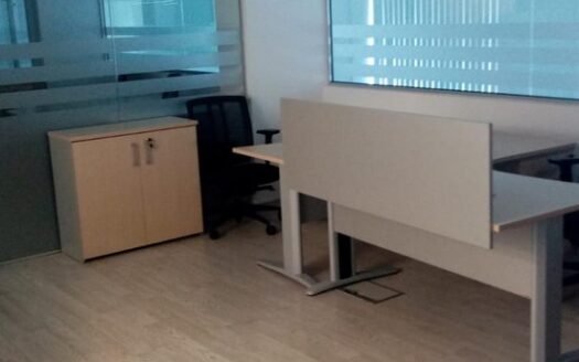 Ground floor office/showroom 300m2 on the seafront with strong room