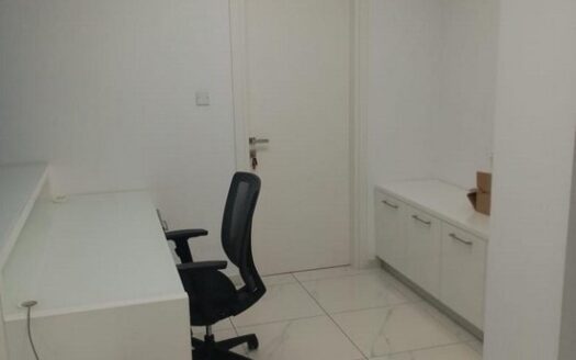 Ground floor office/showroom 300m2 on the seafront with strong room