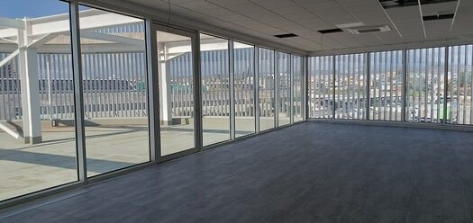 Luxury offices 300m2 with raised floors and plenty of parking spaces