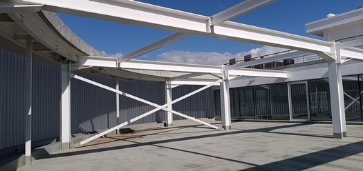 Luxury offices 300m2 with raised floors and plenty of parking spaces