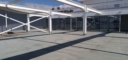 Luxury offices 300m2 with raised floors and plenty of parking spaces