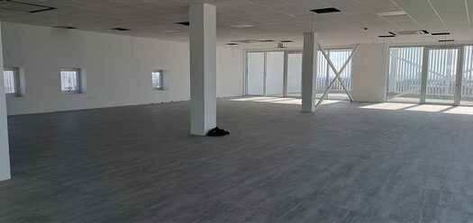 Luxury offices 300m2 with raised floors and plenty of parking spaces