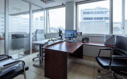 Office in the heart of the city center 300m2 with raised floors