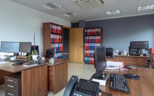 Office in the heart of the city center 300m2 with raised floors