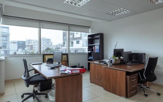 Office in the heart of the city center 300m2 with raised floors