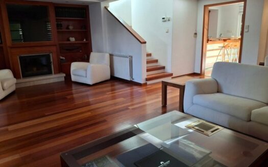 3 Bedroom easily made into 4 bedroom excellent layout close the sea near Dasoudi