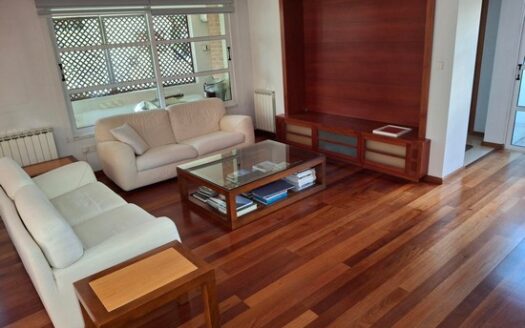 3 Bedroom easily made into 4 bedroom excellent layout close the sea near Dasoudi