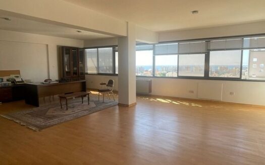 Office 112m2 on a high floor in Agia Zoni city center