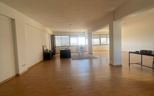 Office 112m2 on a high floor in Agia Zoni city center