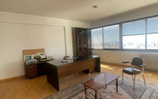 Office 112m2 on a high floor in Agia Zoni city center