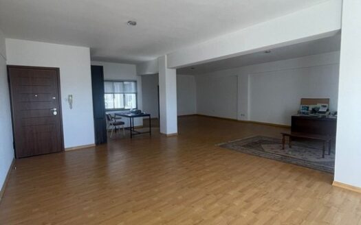 Office 112m2 on a high floor in Agia Zoni city center
