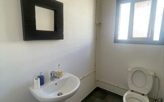 Office 112m2 on a high floor in Agia Zoni city center