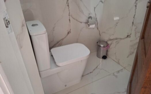 3 Bedroom well built house in Ekali furnished with photovoltaics