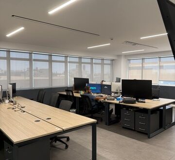 Stunning whole floor office 700m2 prime location