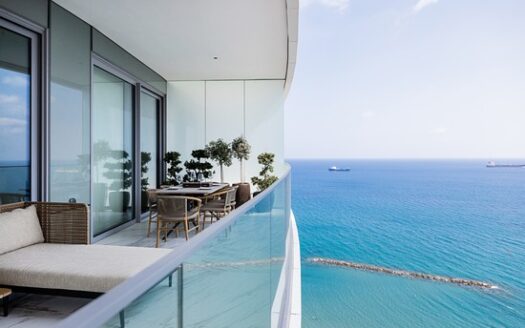 2 bedroom high rise apartment in gated complex with five star facilities