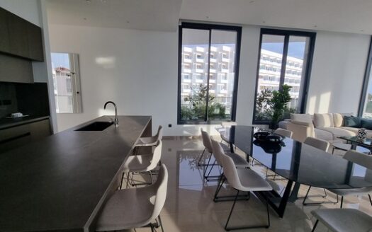 Whole floor 3 bedroom plus staff room on the beach
