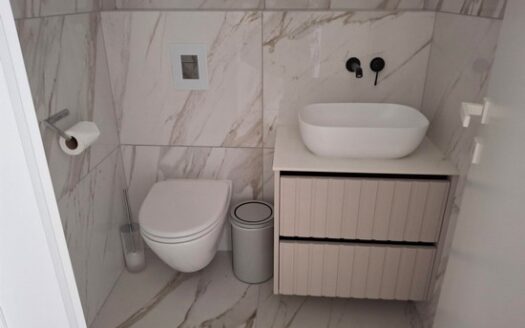 3 bedroom apartment for rent in new complex across the sesa