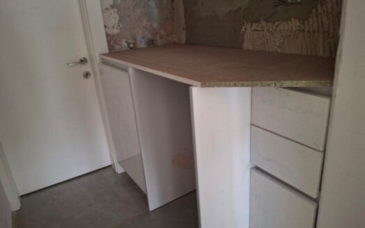 Fully renovated office Agia Zoni 110m2 minutes walk to all amenities