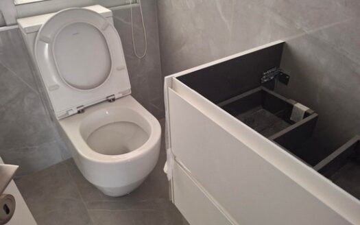 Fully renovated office Agia Zoni 110m2 minutes walk to all amenities