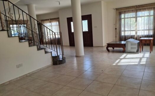 4 Bedroom detached house with garden in Palodia