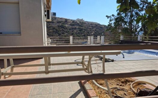 2 bedroom house with pool and photovoltaic panels furnished