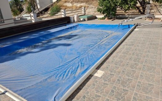 2 bedroom house with pool and photovoltaic panels furnished
