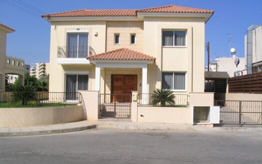 Spacious Four Bedroom House Tourist Area