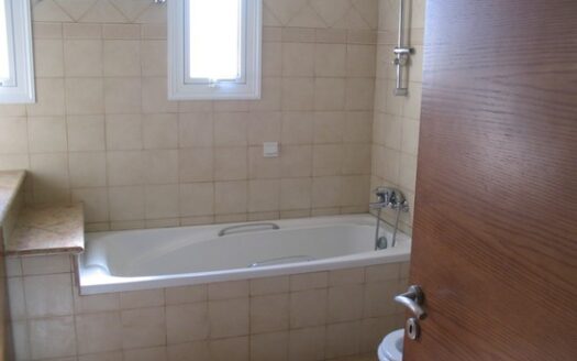Spacious Four Bedroom House Tourist Area