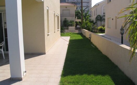 Spacious Four Bedroom House Tourist Area