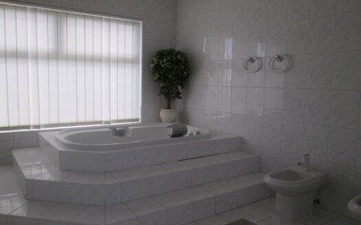 Huge 5 bedroom villa with huge mature gardens and private pool on large parcel on land