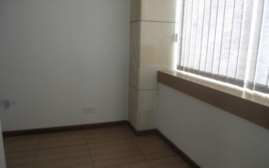 Commercial office building 4 office floors and showroom 1420m2