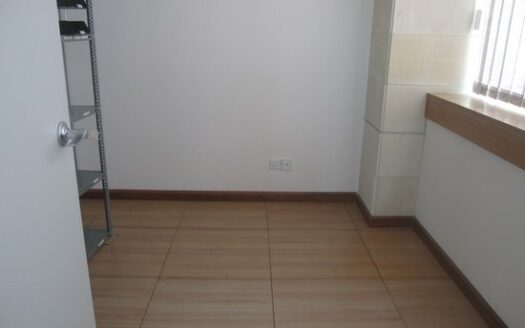 Commercial office building 4 office floors and showroom 1420m2