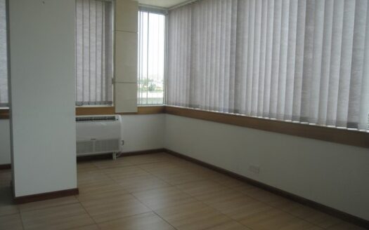 Commercial office building 4 office floors and showroom 1420m2