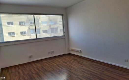 Commercial office on Makarios Avenue 88m2 Agia Zoni