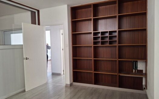 Commercial office on Makarios Avenue 88m2 Agia Zoni