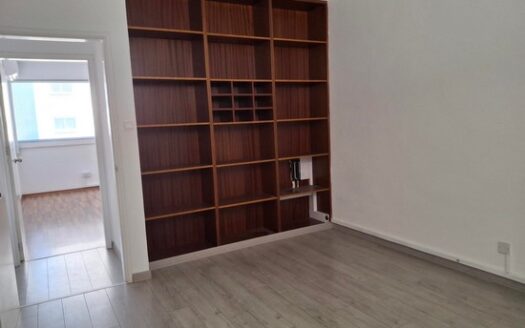 Commercial office on Makarios Avenue 88m2 Agia Zoni