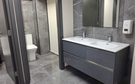 Office ground floor with high ceiling, raised floor 370m2