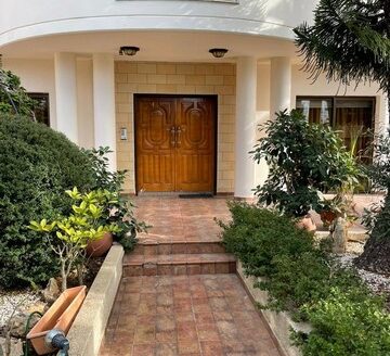 Detached house in Agios Tychonas sea area minutes walk to the sea