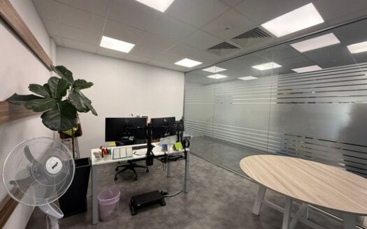 Spacious offices 1400M2 in prime business hub location with very easy access