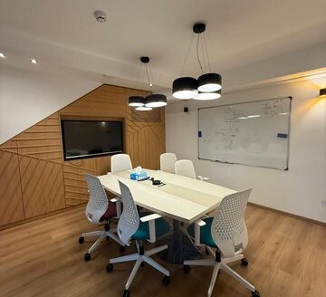Spacious offices 1400M2 in prime business hub location with very easy access