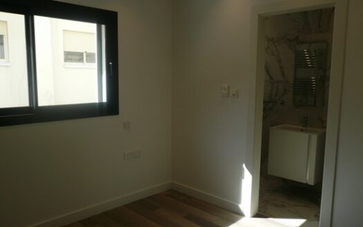 3 bedroom spacious apartment with electrical appliances and underfloor heating