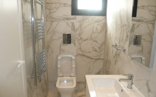 3 bedroom spacious apartment with electrical appliances and underfloor heating