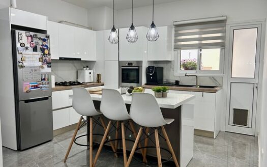 3 bedroom upper floorwith thermal insulation and photovoltaics