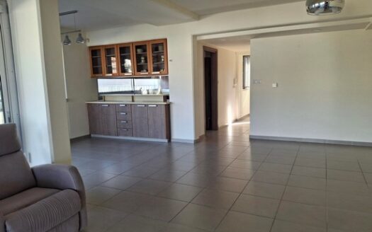 3 bedroom spaciou duplex in Agios Athanasios partly furnished with huge veranda