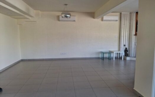 3 bedroom spaciou duplex in Agios Athanasios partly furnished with huge veranda